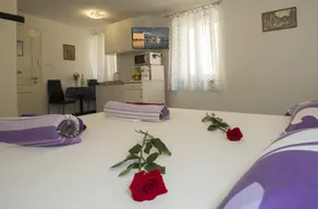 Guesthouse Aleto - Habitación