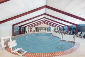 Howard Johnson by Wyndham Saugerties - Piscine