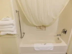 AmeriVu Inn and Suites - Badezimmer
