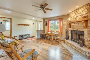 Fall Escape! Waterfront Chain O'lakes Hideaway - Interior