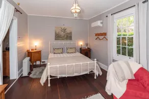 ARCADIA - The Barn Cottage & Rosehill Cottage - Room