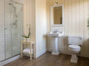 Flagstaff - Bathroom