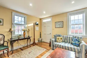Townhome in Leesburg Historic District! - Interior