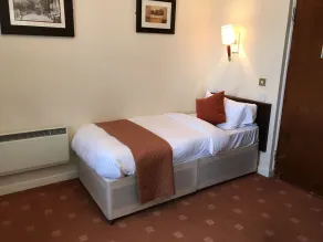 The Royal Victoria and Bull Hotel - Habitación