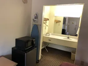 JAX INN - Bathroom