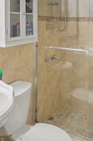 Casa Alexandria Guest Apartment - Bathroom