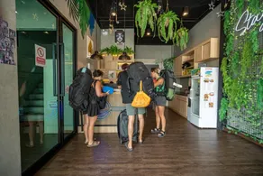 Patong Poshtel - Lobby