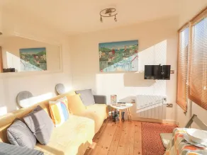 418 Norton Park - Living area