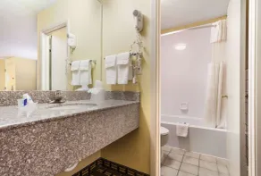 Rodeway Inn Lincoln West - University Area - Salle de bain