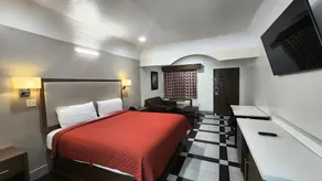 Scottish Inn & Suites Sam Houston Parkway - Room