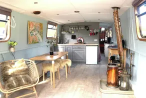 5 Star Stunning Houseboat, no Experience Required! Enjoy the Most Romantic Trip! - Dining room