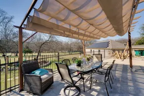 Near Joe Pool Lake! Luxe Getaway w/ Shared Pool - Interior
