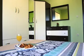 Schöne Ferienwohnung mit Terrasse, Roses - Værelse