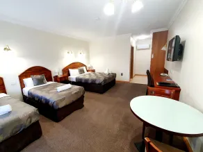 Golden Grain Motor Inn - Room