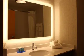 Holiday Inn Express Forest City by IHG - Baño
