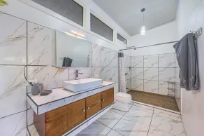 Las Caletas Lodge - Bathroom