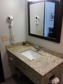 Midland Inn & Suites - Salle de bain