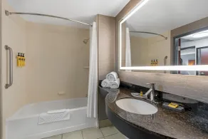 Best Western Plus Fresno Airport Hotel - Salle de bain