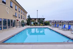 Holiday Inn Express & Suites Wichita Falls by IHG - Basseng