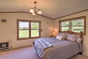 Charming Burdett Home with Grill, Gazebo + Yard - Innenbereich