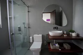 SaffronStays Mountains & Martini Villa, Tehri - Salle de bain
