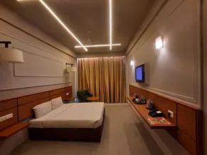 Max Hotels Prayagraj - Room