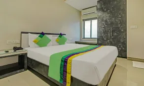 Treebo Glassotel Near Ruby Hospital - Room