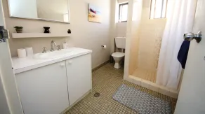 'Rocks Retreat' - Dunbar Court Unit 2 - Renovated & Centrally Located - Bad