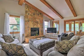 Table Rock Lake Getaway w/ Fire Pit, Deck & Grill! - Interiør