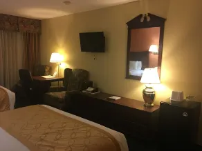 Days Inn & Suites by Wyndham Red Rock-Gallup - Chambre