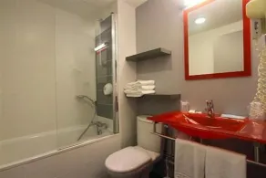 Brit Hôtel Le Kerotel Lorient - Salle de bain
