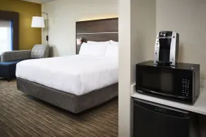 Holiday Inn Express & Suites - Brantford by IHG - Room