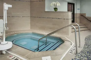 Crowne Plaza Lansing by IHG - Piscine