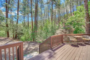 6 Mi to Mt Union: Peaceful Cabin w/ Deck - Innvendig