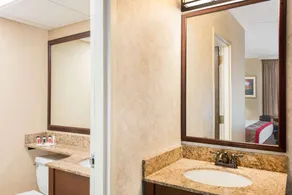 Ramada Plaza by Wyndham Portland - Salle de bain