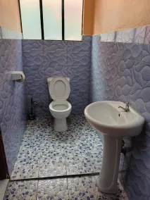 The Peak Meadows Hotel - Bathroom