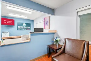 HomeTowne Studios by Red Roof Detroit - Livonia - Réception