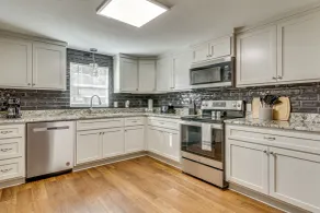 Lakefront Home w/ Yard & Deck in North Little Rock - Innenbereich