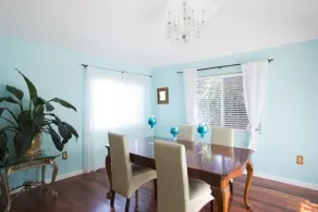 Easy Bay Hidden Gem - Essbereich im Zimmer