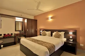 Sterling Thekkady - Room