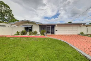 Canal-front Gem w/ Pool: 3 Mi to Hard Rock Stadium - Interiör
