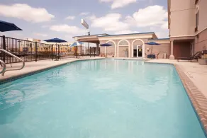 Wingate by Wyndham San Marcos - Piscine