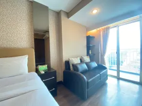 Deluxe & Well Appointed 2BR at El Royale Apartment By Travelio - Zimmer