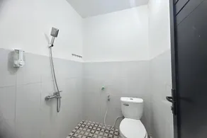 Annet Homestay Yogyakarta - Bathroom