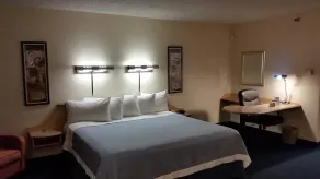 Days Inn by Wyndham Buena Park Anaheim - Vue de la chambre