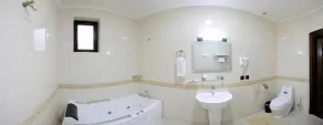 Hayot Hotel - Bathroom