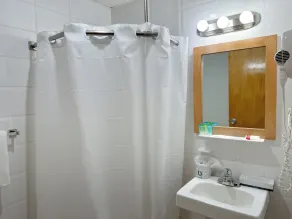 Ficus Hotel - Bathroom