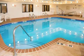 Holiday Inn Express Hotel & Suites Chanhassen by IHG - Piscina