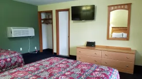 The Dunkirk Motel - Room