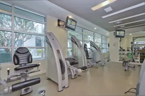 Channelside Luxury Retreat Spacious 2BR 2BA Condo with Pool, Balcony, Sauna & Gym - Fitnesscenter